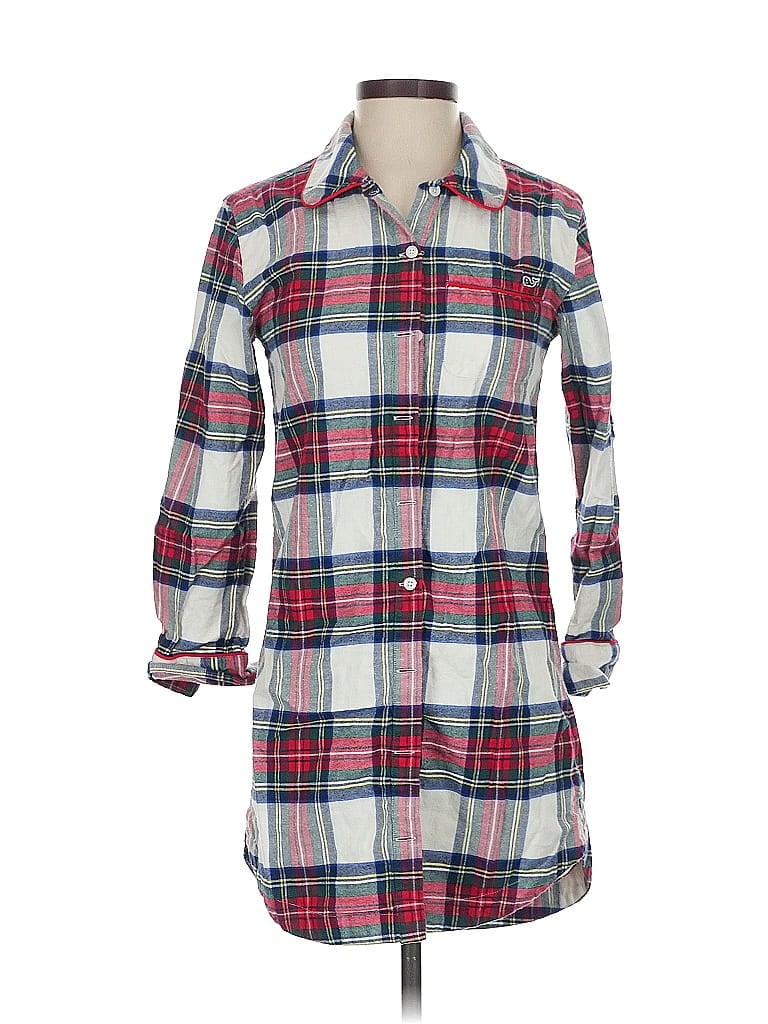 Click to view more detailed imagery on our partner's website Pre-owned Vineyard Vines 3/4 Sleeve Button Down Shirt In Red