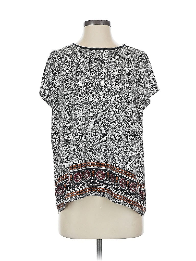 Click to view more detailed imagery on our partner's website Pre-owned W5 Short Sleeve Top Gray Scoop Neck Tops