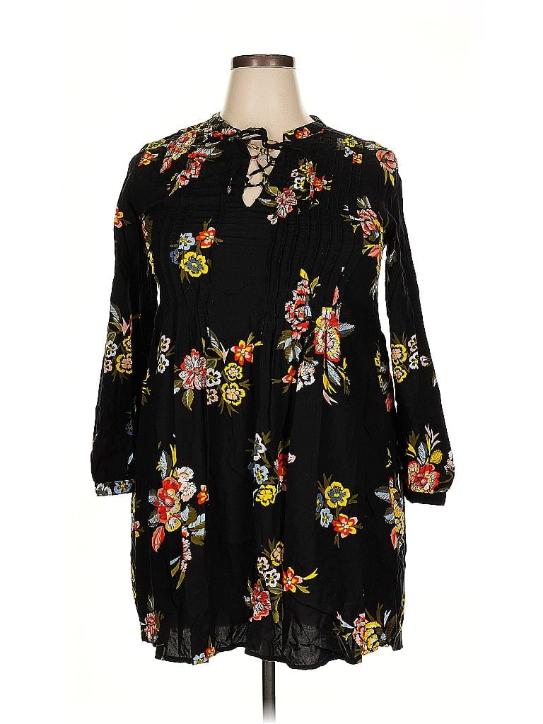 Click to view more detailed imagery on our partner's website Pre-owned Gap Casual Dress In Black