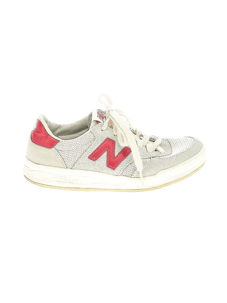 Pre-owned New Directions Sneakers In White