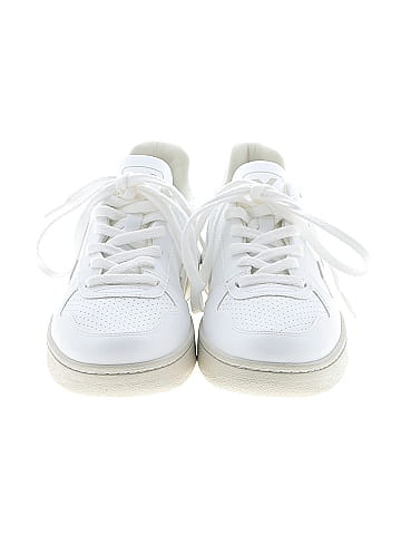 VEJA Sneakers (view 2)