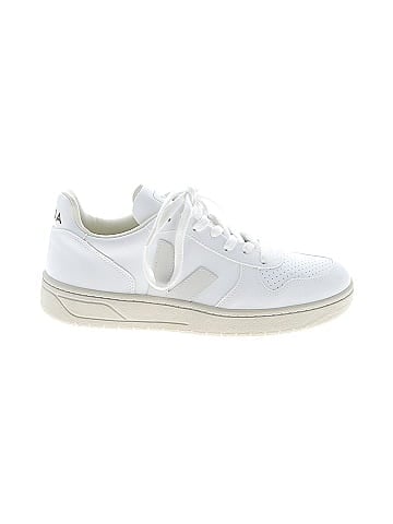 VEJA Sneakers (view 1)