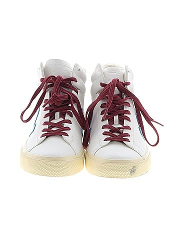 VEJA Sneakers (view 2)