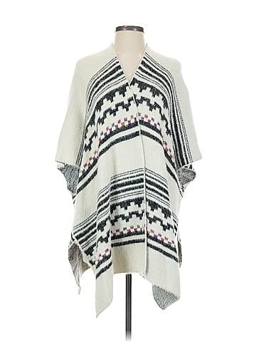 Akemi + Kin Poncho (view 1)