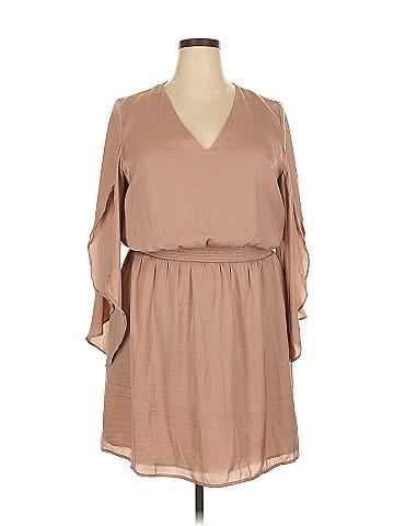 Jennifer Lopez Casual Dress (view 1)