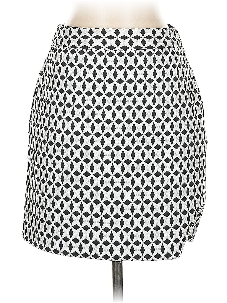 Click to view more detailed imagery on our partner's website Pre-owned Banana Republic Casual Skirt In White