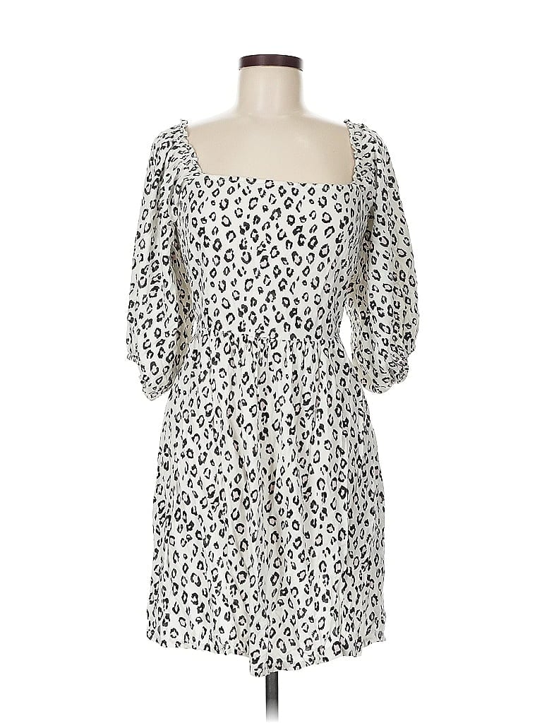 Click to view more detailed imagery on our partner's website Pre-owned Billabong Casual Dress In White