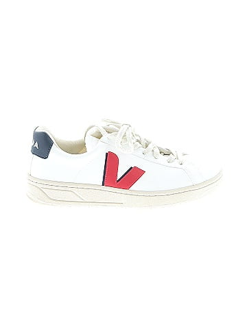 VEJA Sneakers (view 1)