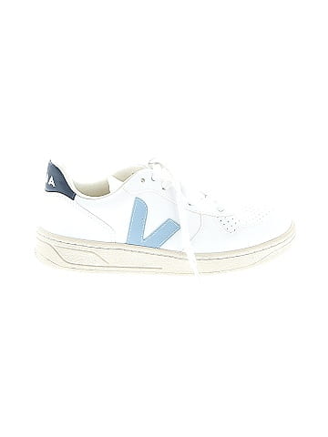 VEJA Sneakers (view 1)