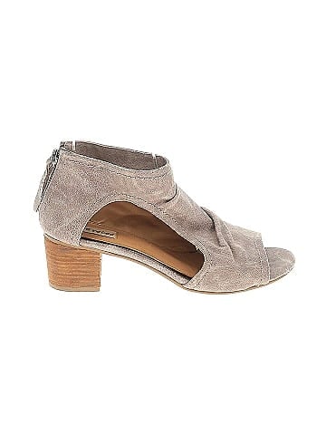 Not Rated Heels (view 1)