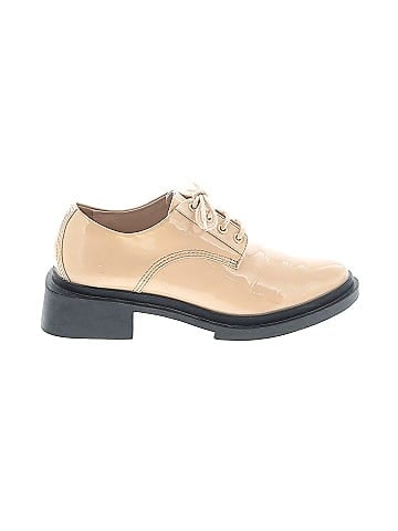 DKNY Flats (view 1)