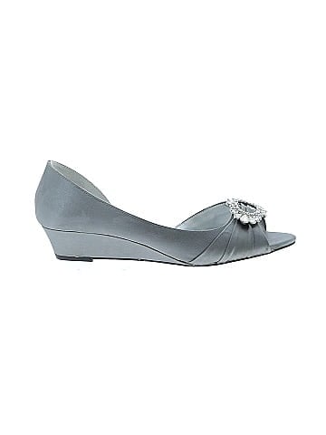 Nina Wedges (view 1)