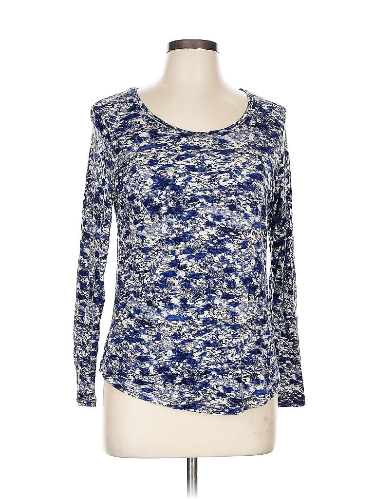 Click to view more detailed imagery on our partner's website Pre-owned Simply Vera Vera Wang Long Sleeve Top Blue Scoop Neck Tops