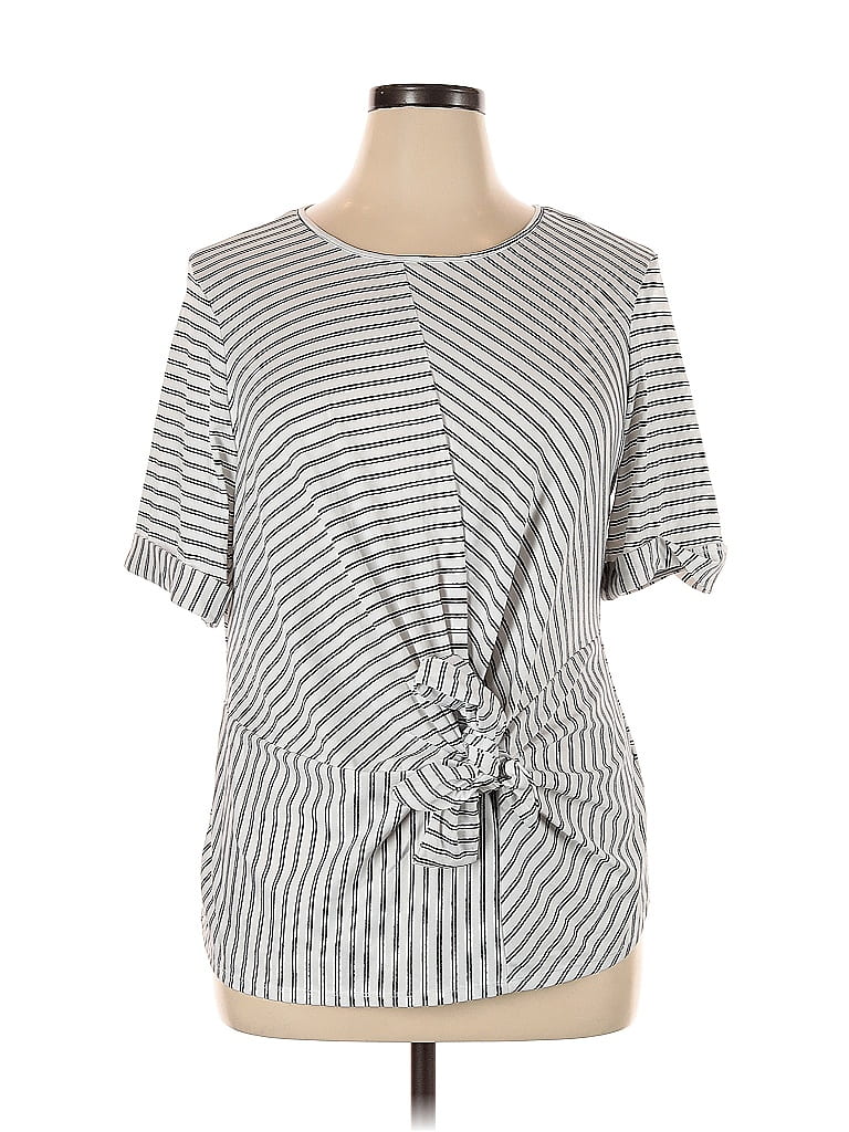 PERSEPTION CONCEPT Pre-owned Short Sleeve Top Gray Keyhole Neckline Tops