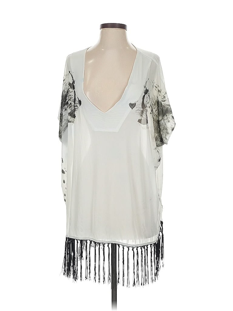Click to view more detailed imagery on our partner's website Pre-owned Chaser Kimono In White