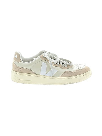 VEJA Sneakers (view 1)