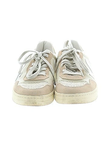 VEJA Sneakers (view 2)