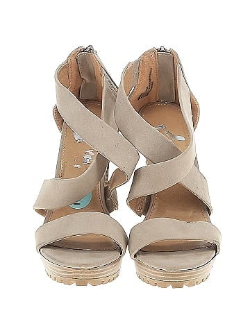 REPORT Heels (view 2)