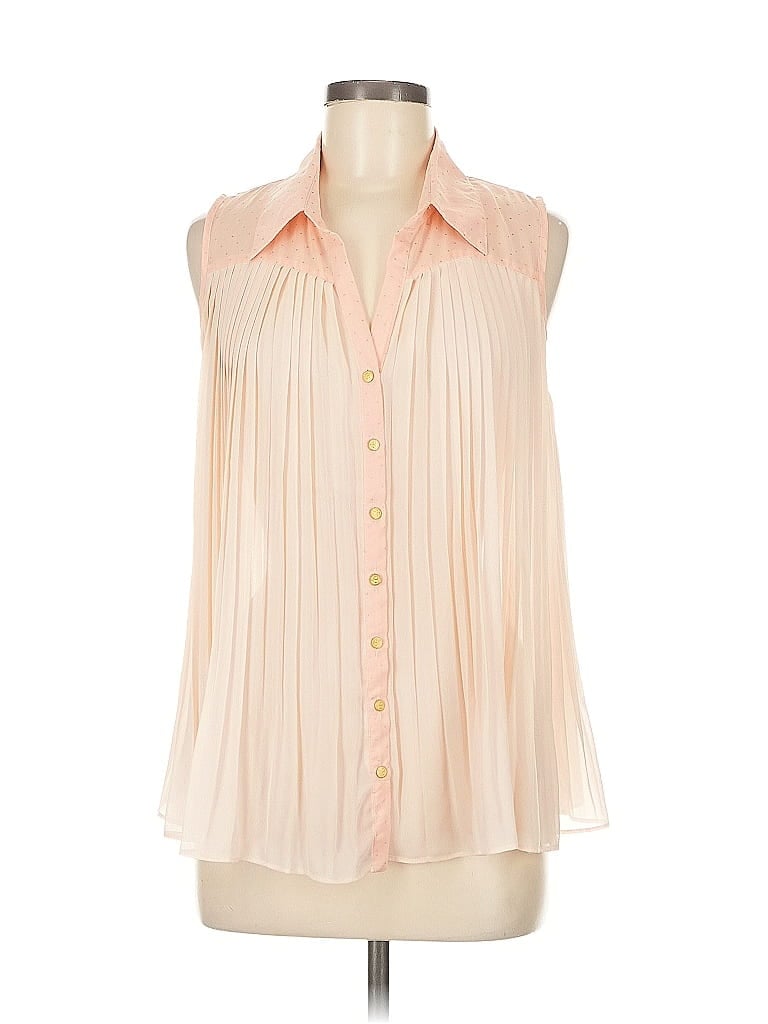 Click to view more detailed imagery on our partner's website Pre-owned Loveriche Sleeveless Blouse In White