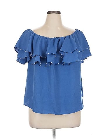 Jennifer Lopez Short Sleeve T-Shirt (view 1)