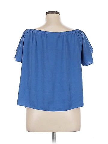 Jennifer Lopez Short Sleeve T-Shirt (view 2)