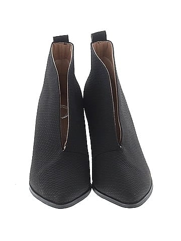Journee Collection Ankle Boots (view 2)