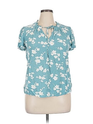 Market and Spruce Short Sleeve Blouse (view 1)