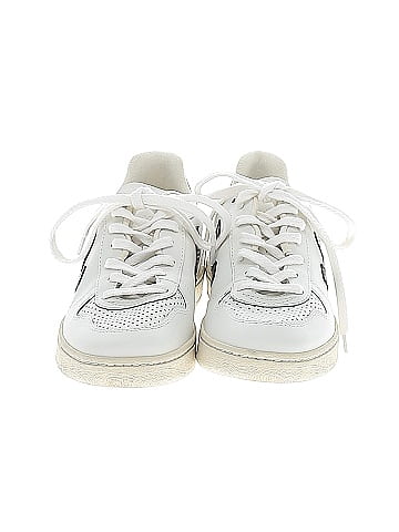 VEJA Sneakers (view 2)