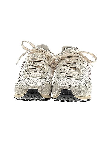 VEJA Sneakers (view 2)