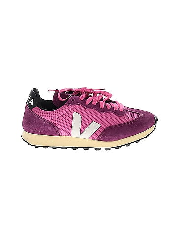 VEJA Sneakers (view 1)