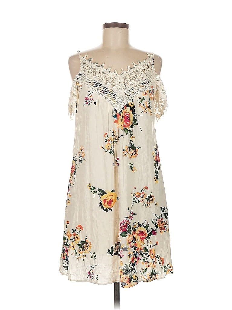 Pre-owned Xhilaration Casual Dress In White