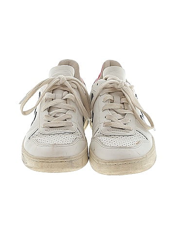 VEJA Sneakers (view 2)