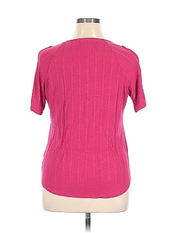Jennifer Lopez Short Sleeve T-Shirt (view 2)