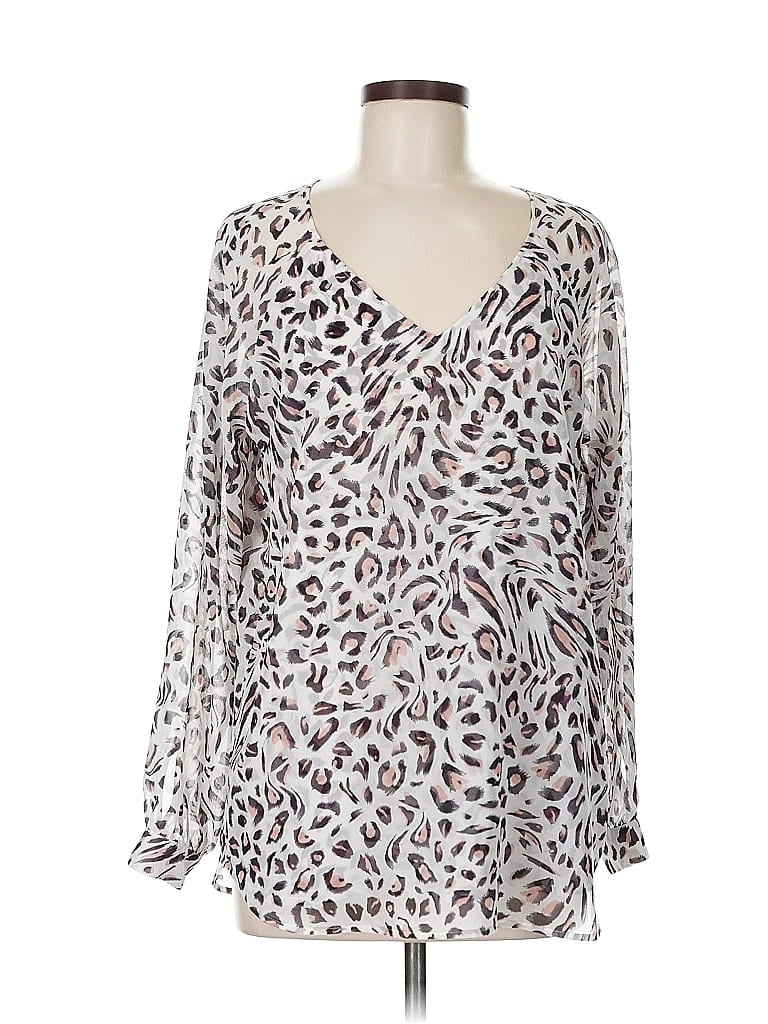 Click to view more detailed imagery on our partner's website Pre-owned Cabi Long Sleeve Blouse In Silver