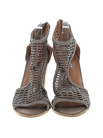 REPORT Heels (view 2)