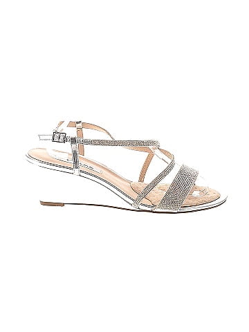 Nina Wedges (view 1)