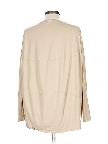Lululemon Athletica 3/4 Sleeve T-Shirt (view 2)