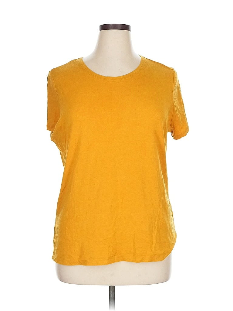 Click to view more detailed imagery on our partner's website Pre-owned Banana Republic Factory Store Short Sleeve T-shirt In Yellow