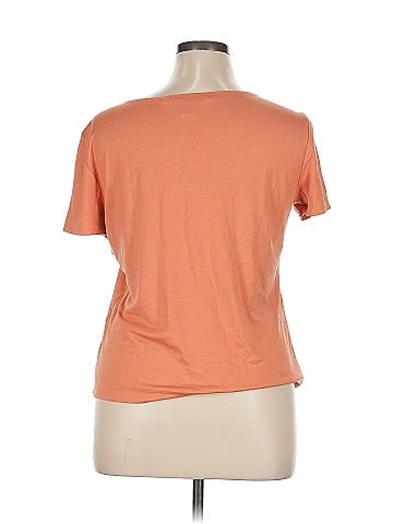 Linda Allard Ellen Tracy Short Sleeve T-Shirt (view 2)