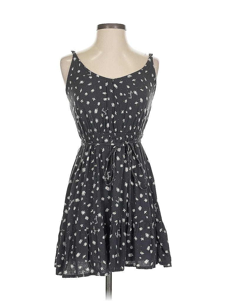 Pre-owned Hurley Casual Dress In Gray