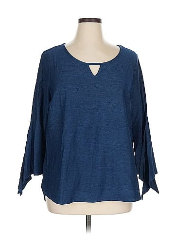 Crown & Ivy 3/4 Sleeve Top (view 1)