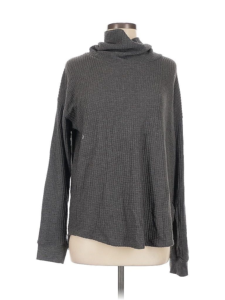 Click to view more detailed imagery on our partner's website Pre-owned Splendid Long Sleeve Top Gray Turtleneck Tops