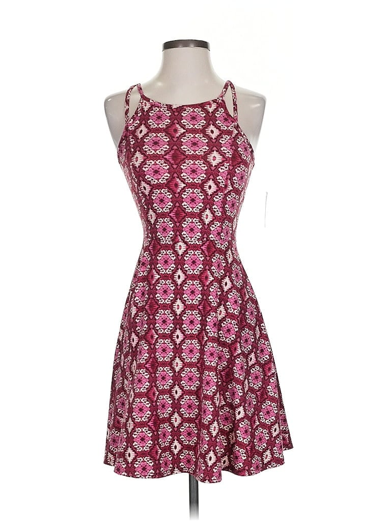 Planet Gold Cocktail Dress In Burgundy