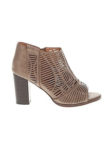 REPORT Heels (view 1)