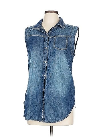 Jessica Simpson Sleeveless Button-Down Shirt (view 1)
