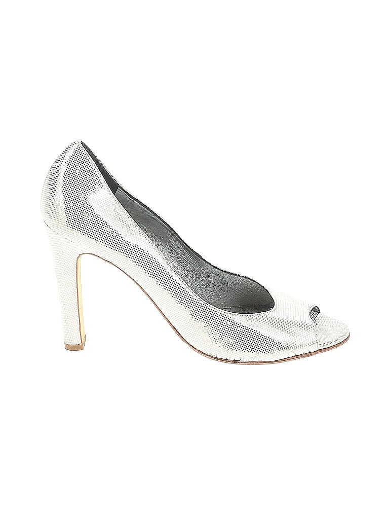 Pre-owned Taryn Rose Heels In Silver