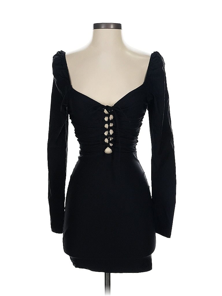 Click to view more detailed imagery on our partner's website Pre-owned Blue Blush Cocktail Dress In Black