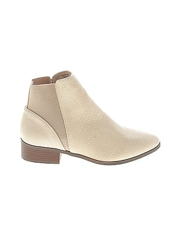 Journee Collection Ankle Boots (view 1)