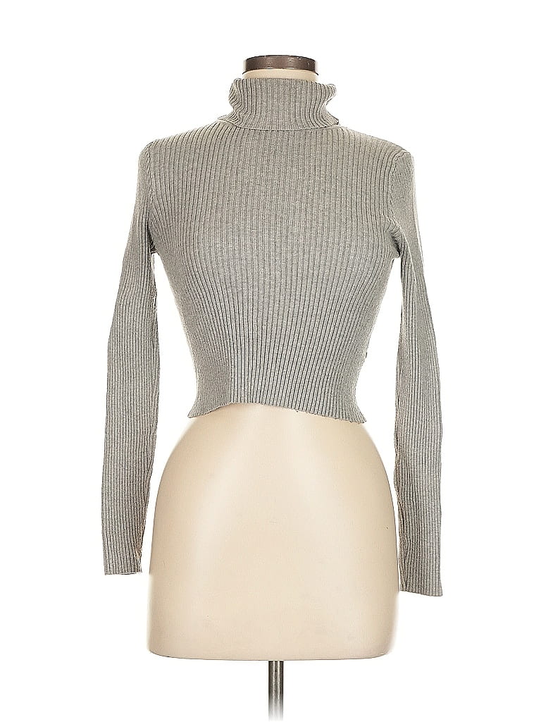 Click to view more detailed imagery on our partner's website Pre-owned Forever 21 Turtleneck Sweater In Silver