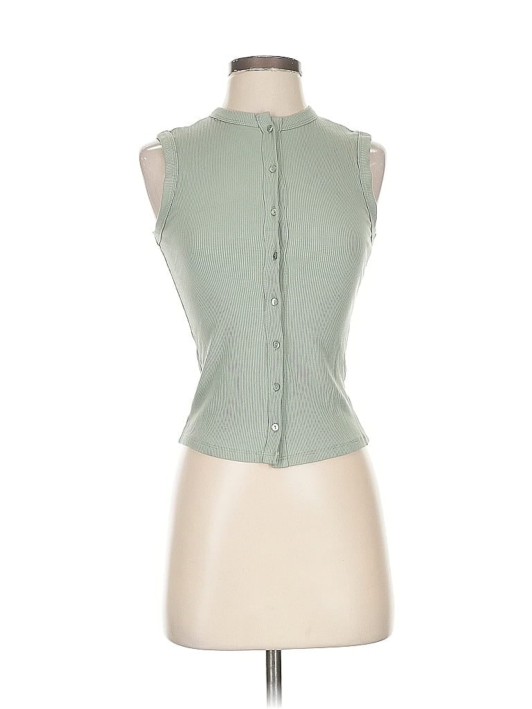 Click to view more detailed imagery on our partner's website Pre-owned Pink Rose Sleeveless Button Down Shirt In Green